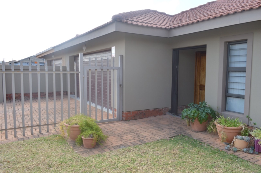 2 Bedroom Property for Sale in Flamwood North West